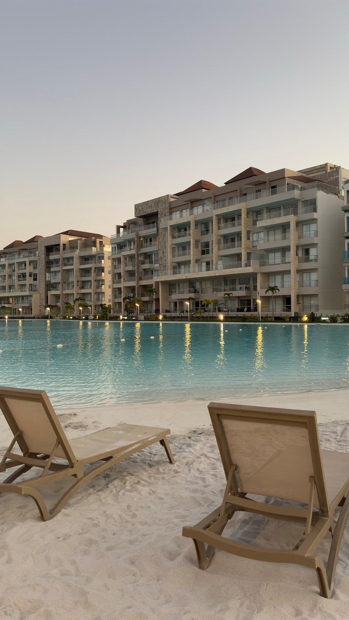 Lujoso 2BR Retiro con Agua Caliente/Beach Club/Laguna